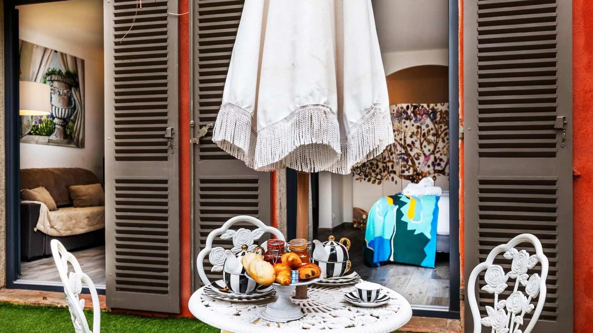 La Bravade Luxe Et Serenite Au Coeur De Saint-Tropez Suites Spacieuses Avec Jardin Enchanteur Aparthotel