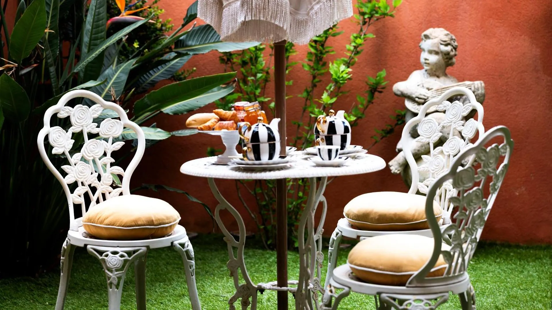 Aparthotel La Bravade Luxe Et Serenite Au Coeur De Saint-Tropez Suites Spacieuses Avec Jardin Enchanteur